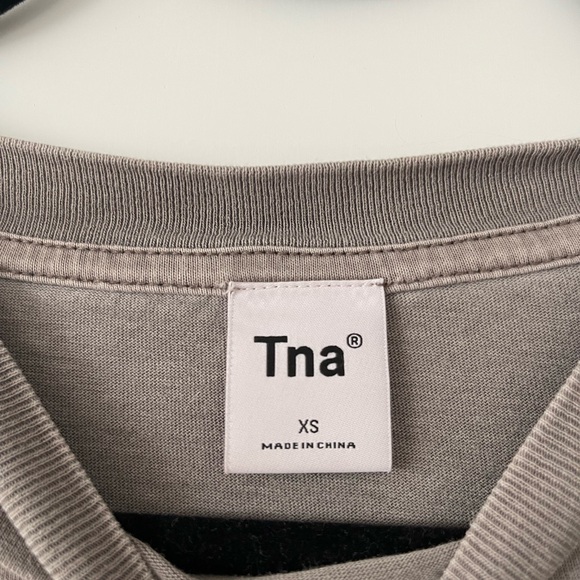 Aritzia TNA Cropped Longsleeve Tee - Picture 3 of 4